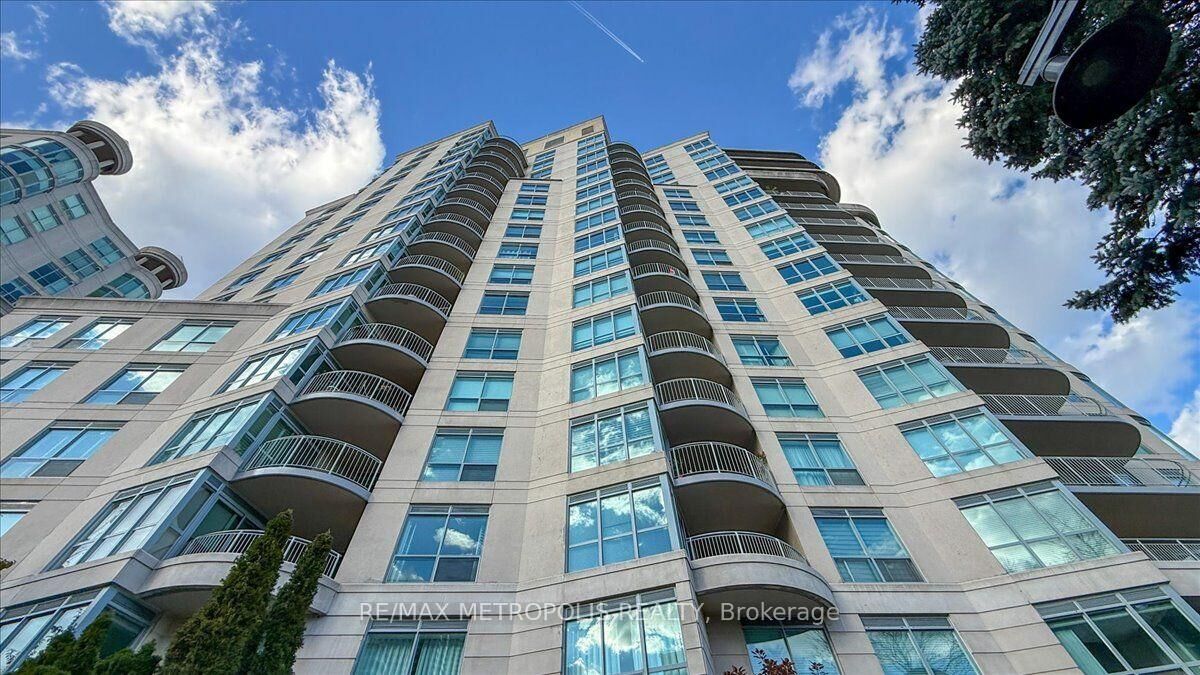 Property Photo: 2111 Lake Shore Boulevard W 816 ON M8V 4B2