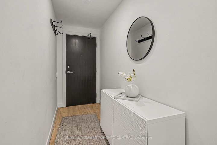 Property Photo:  33 Charles Street E 1503  ON M4Y 1R9 