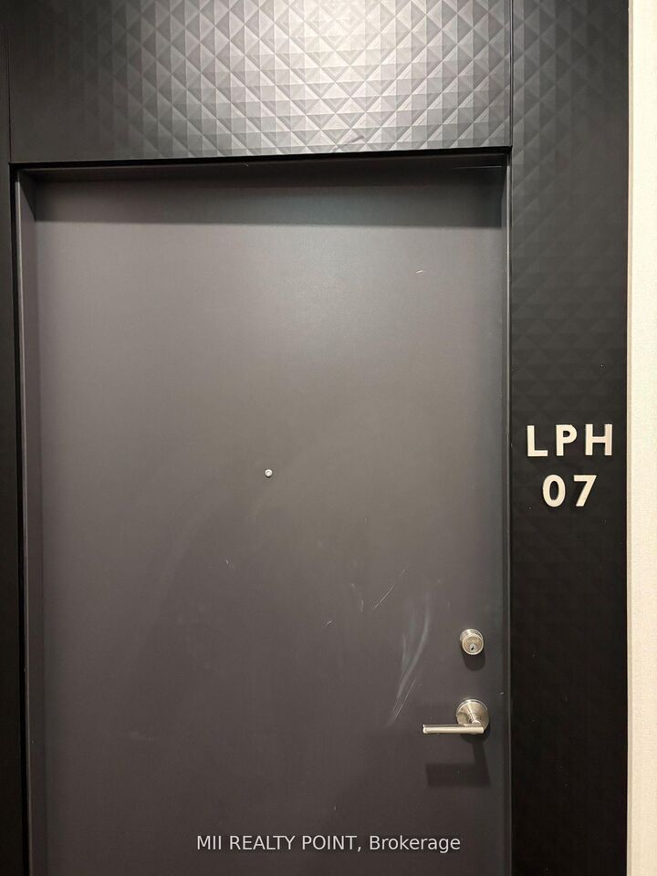 Property Photo:  8 Wellesley Street W Lph07  ON M4Y 0G7 