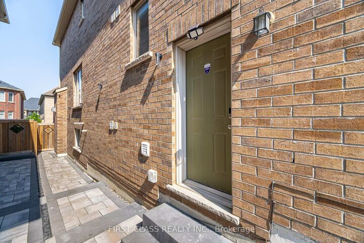 Property Photo:  146 Rising Hill Ridge W  ON L6Y 6B1 