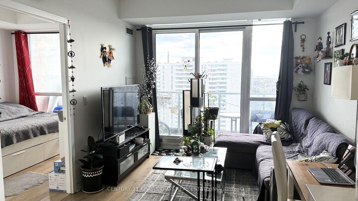 Property Photo: 36 Forest Manor Road 1004 ON M2J 1M1