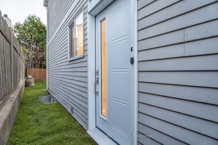 Property Photo:  775 Kingfisher Crescent A  ON K1E 2L5 