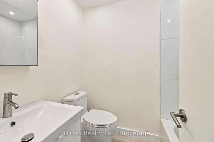 Property Photo:  25 College Street E 108  ON K8P 2E3 