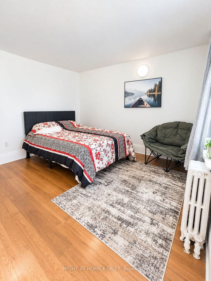 Property Photo:  10 Borden Street Main Floor  ON M5S 2M9 