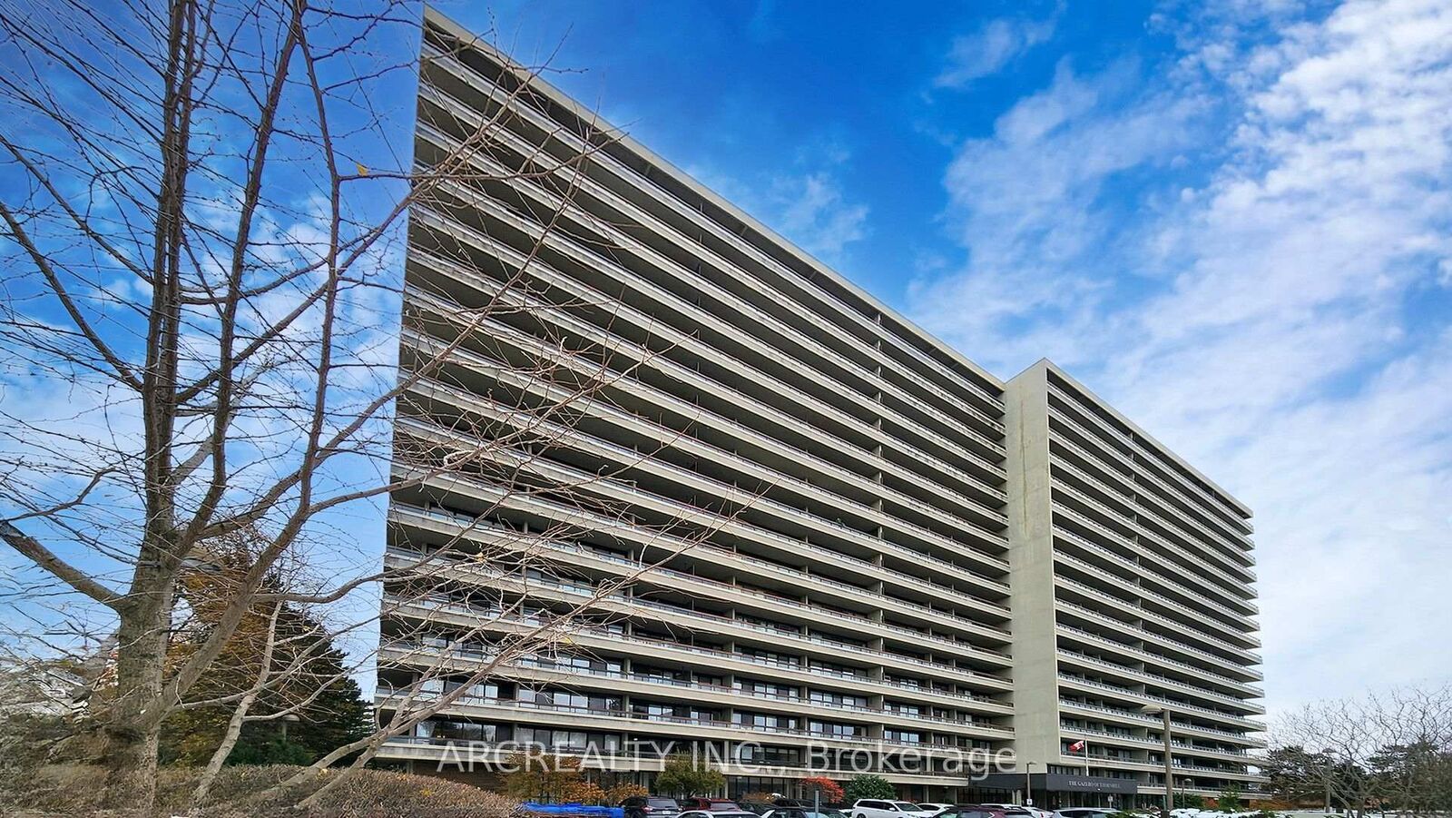 Property Photo:  8111 Yonge Street 1403  ON L3T 4V9 
