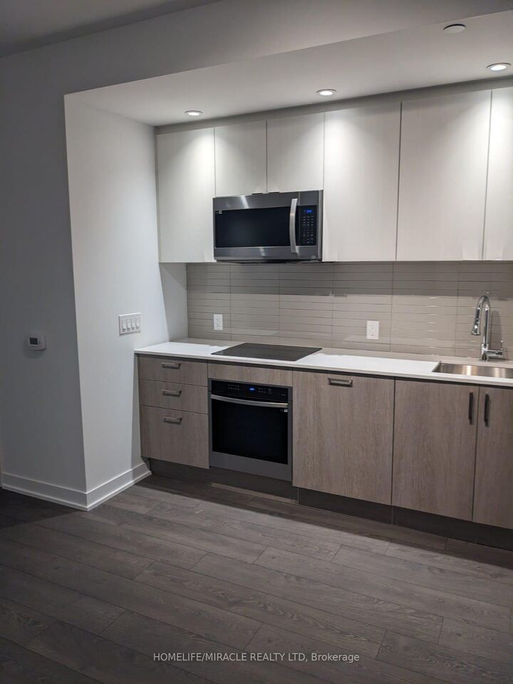 Property Photo:  1928 Lakeshore Boulevard 3803  ON M6S 0B1 