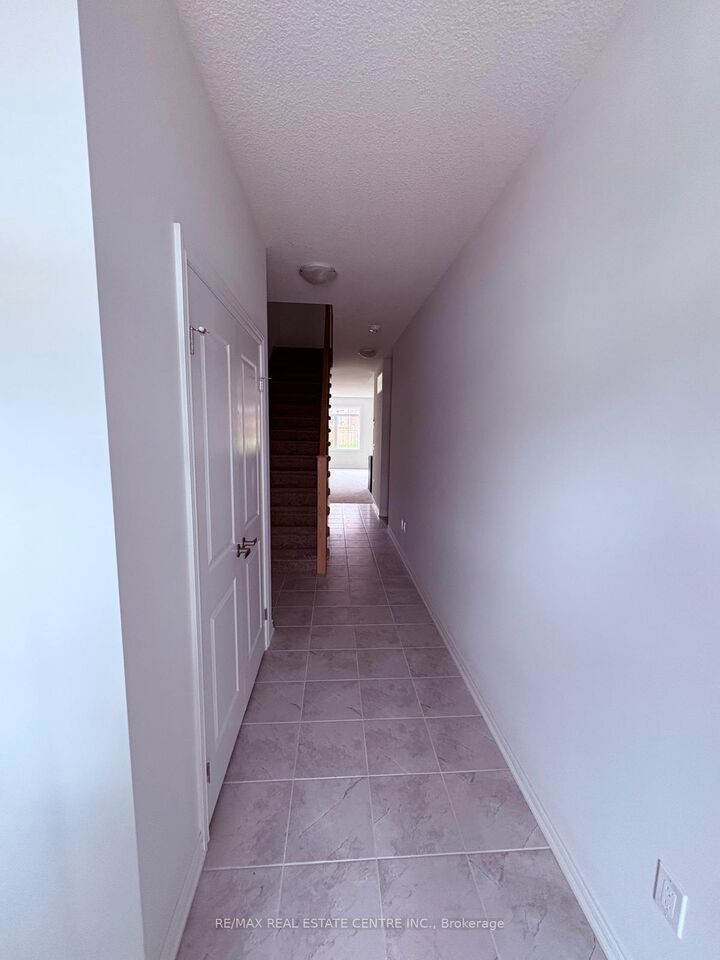 Property Photo:  8 Elite Crescent  ON N3W 0L1 