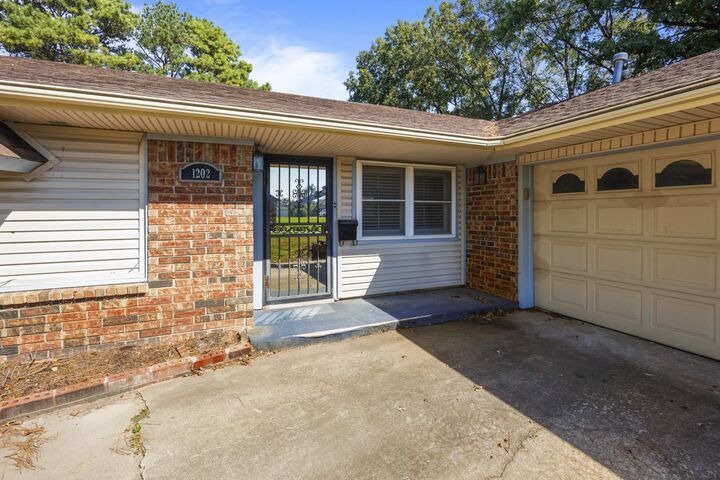 Property Photo: 1202 SW 20th Street OK 74467