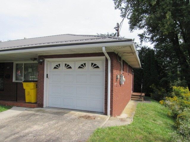 Property Photo:  2777 Richland Street  PA 15904 