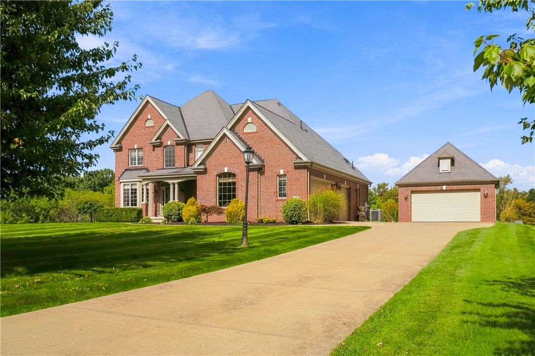 Property Photo:  107 Hibernia Dr  PA 16037 