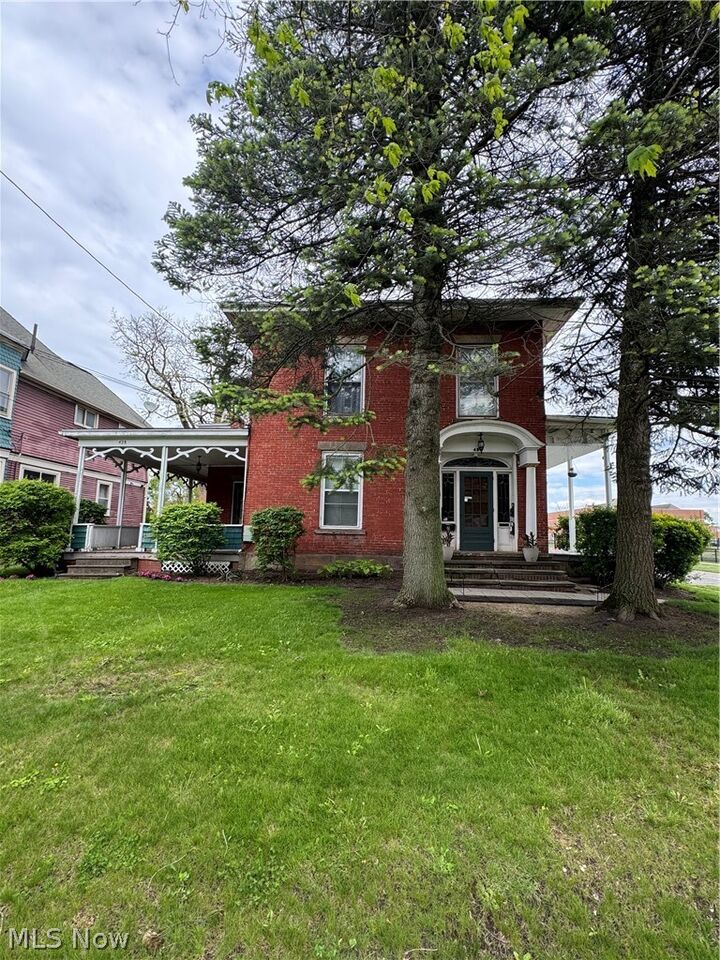 Property Photo:  428 West Avenue  OH 44035 
