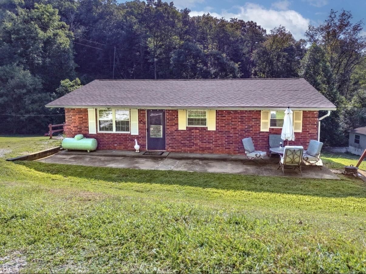 Property Photo:  490 Cribbs Hill  KY 41143 