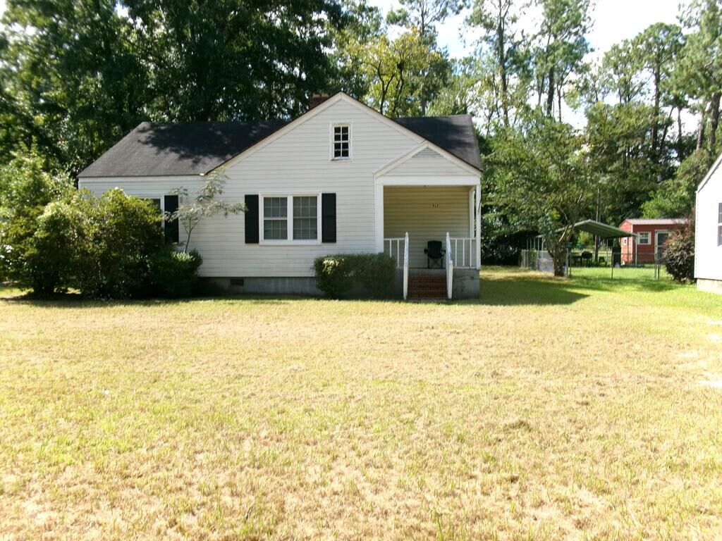 Property Photo: 912 Eleventh Ave GA 31701