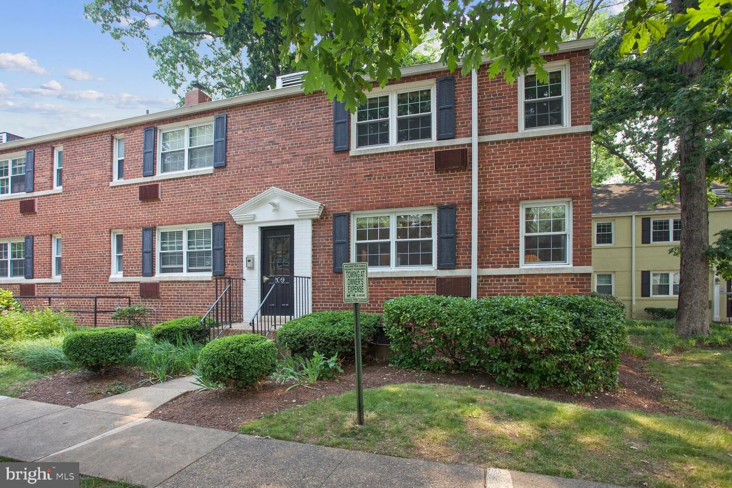 Property Photo: 209 N Trenton Street 209-3 VA 22203