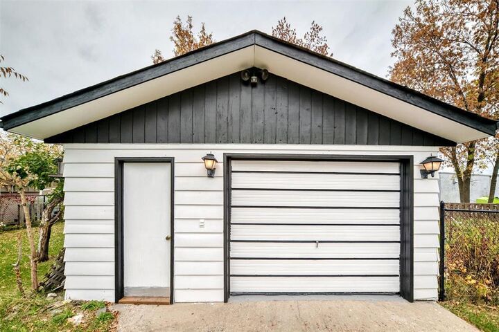Property Photo:  1119 Pandora Avenue  MB R2C 1N4 