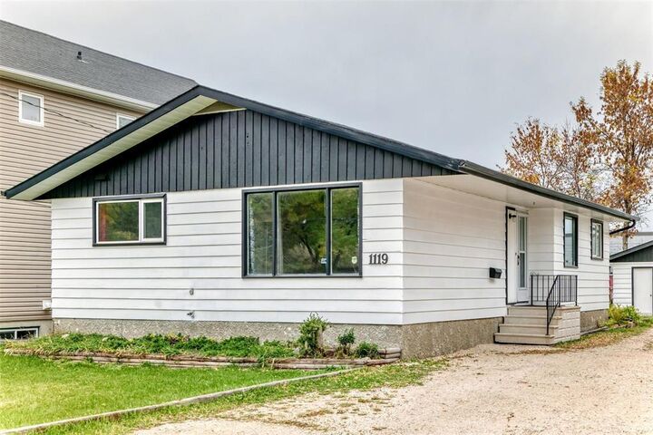 Property Photo:  1119 Pandora Avenue  MB R2C 1N4 