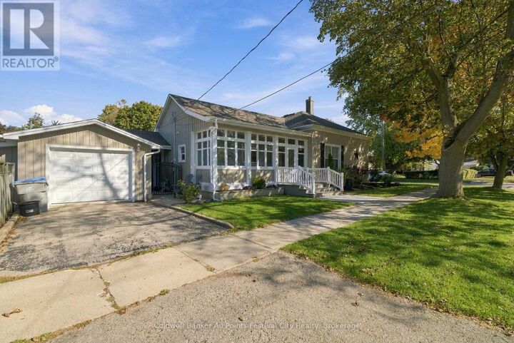 Property Photo:  22 Albert Street South  ON N7A 2Y2 