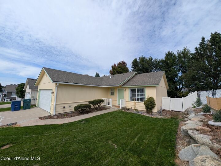 Property Photo:  1465 E Stockman Ave  ID 83854 