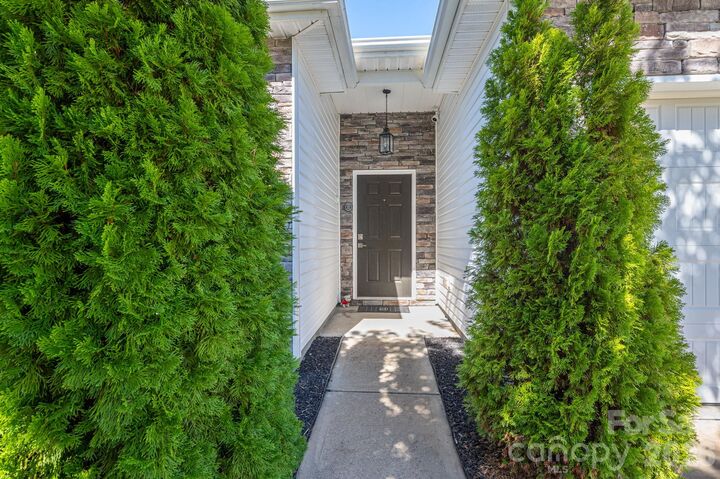 Property Photo: 9012 Avery Meadows Drive NC 28216
