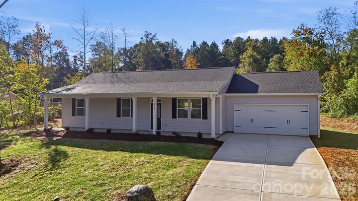 Property Photo: 2935 Heavners Farm Court NC 28092