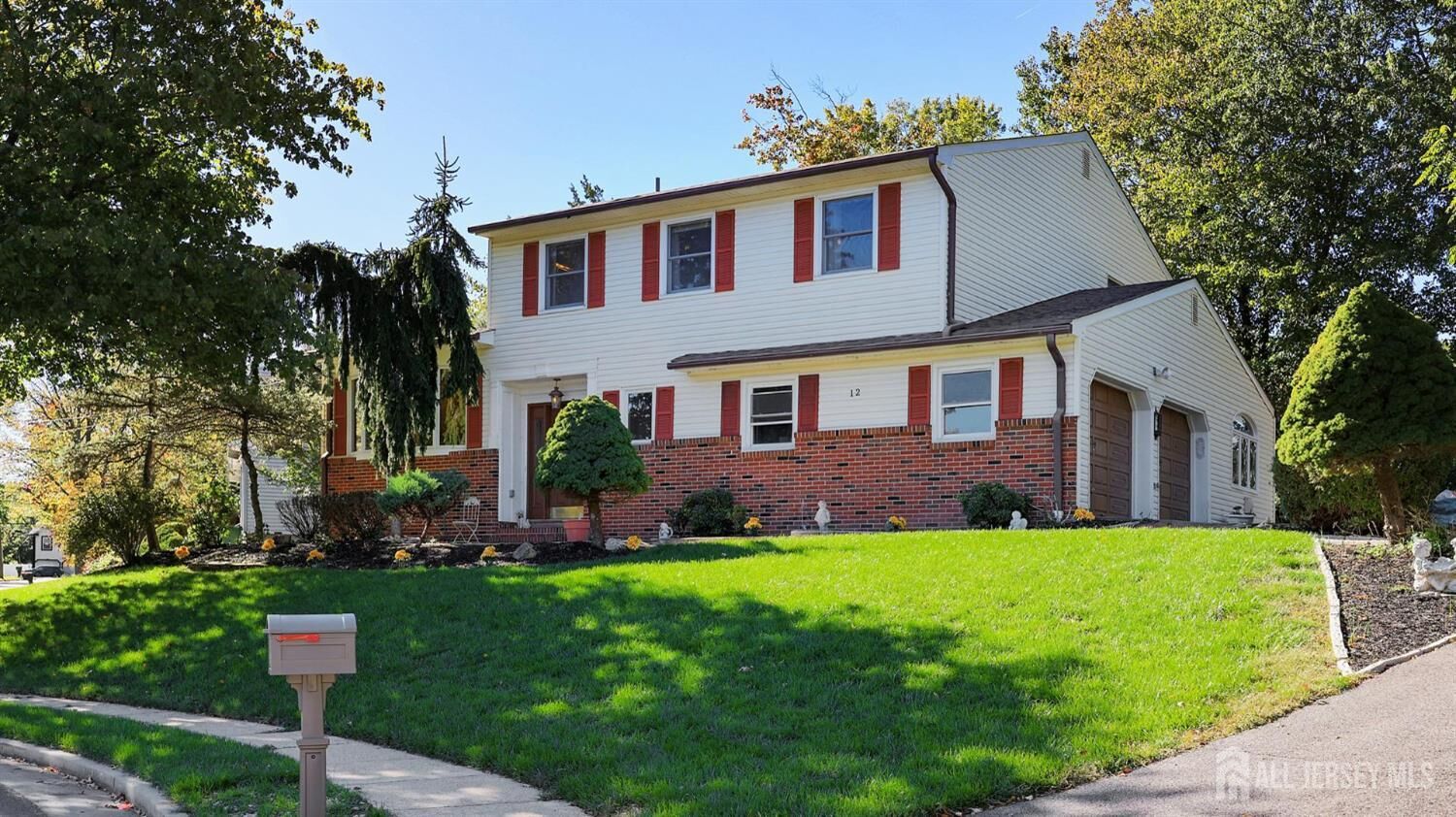 Property Photo:  12 Nightingale Street  NJ 08820 