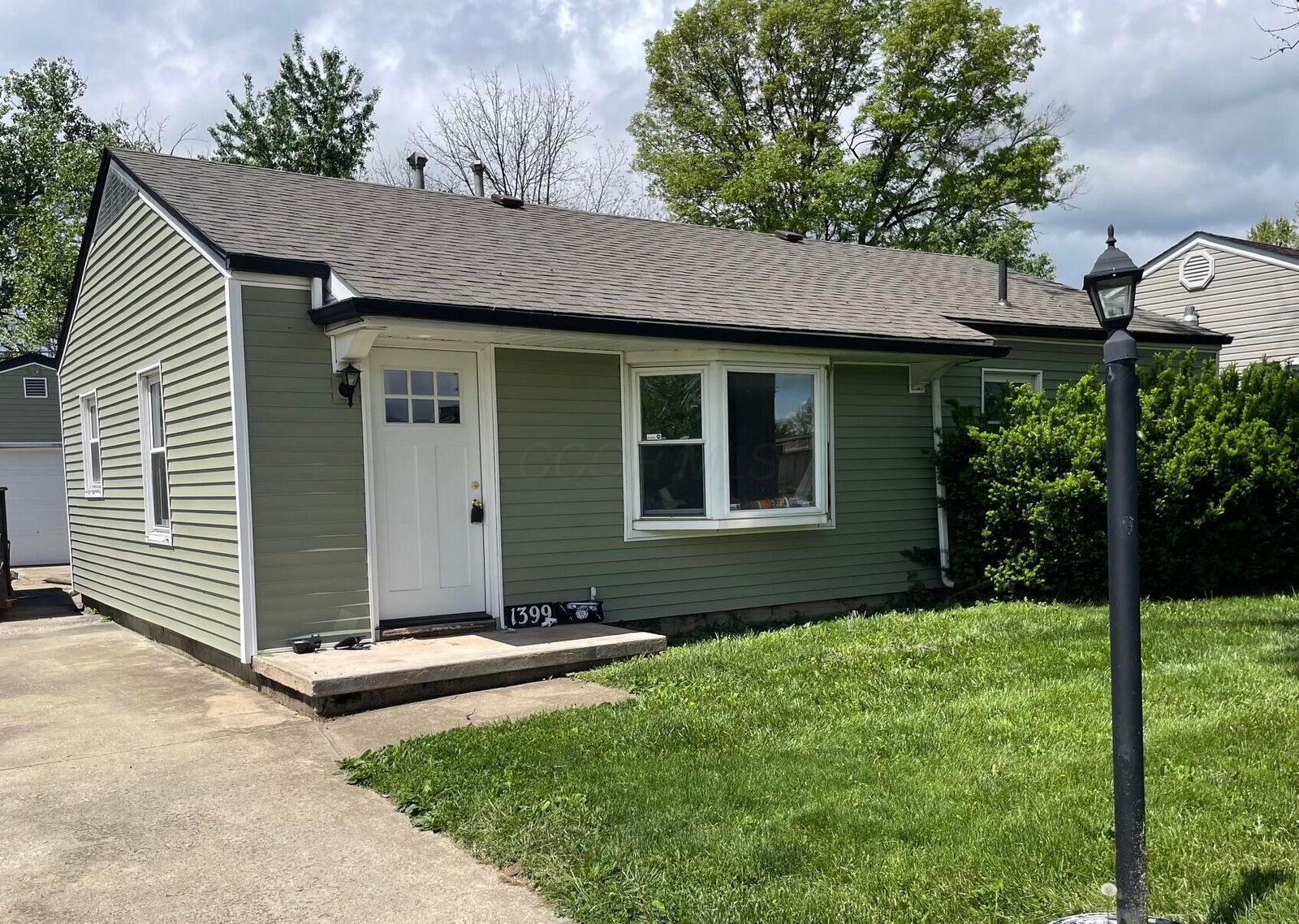 Property Photo:  1399 Shady Lane Road  OH 43227 