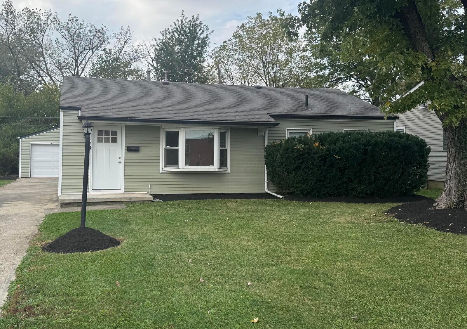 Property Photo: 1399 Shady Lane Road OH 43227