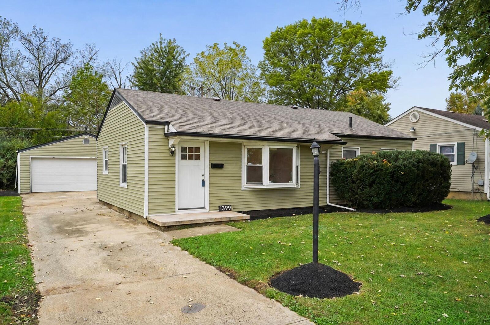 Property Photo:  1399 Shady Lane Road  OH 43227 