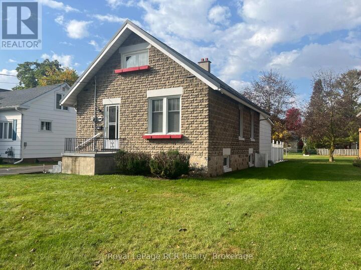 Property Photo: 582 12th Ave Avenue North ON N4N 2V6