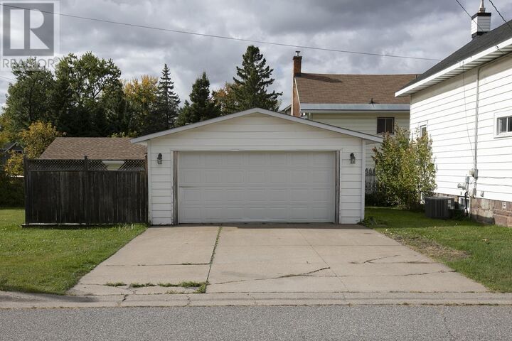 Property Photo:  455 Charles St  ON P6C 3L4 
