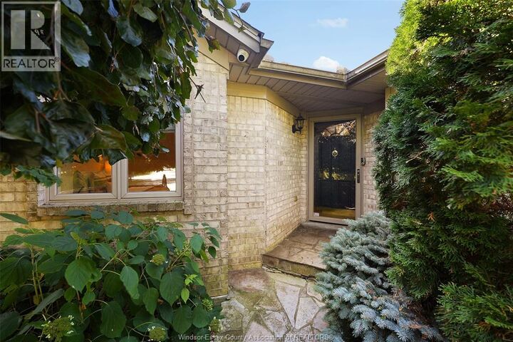 Property Photo:  46 Cherokee Lane  ON N8H 5H8 