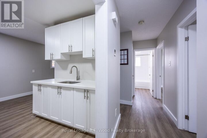 Property Photo:  98 Forest Street 102  ON N5H 1A7 