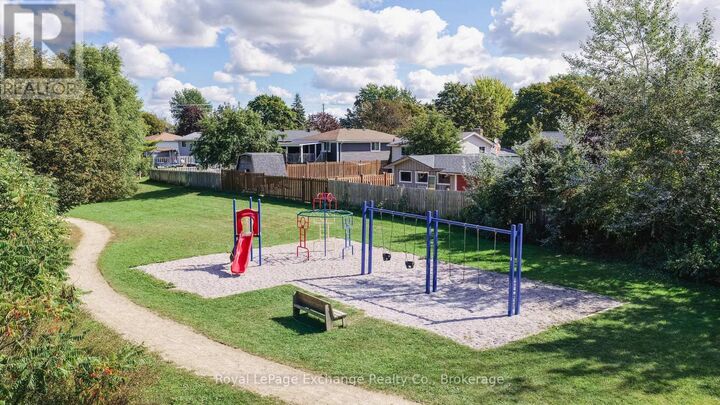 Property Photo:  672 Palmateer Drive  ON N2Z 1R4 