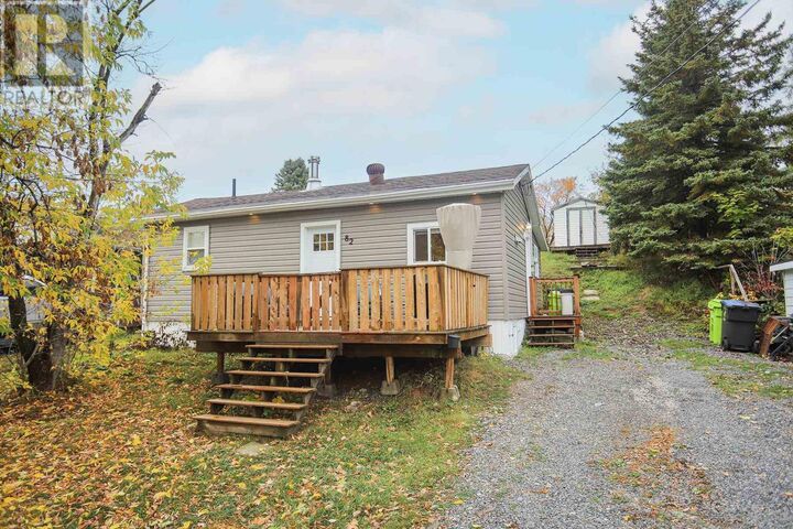 Photo de la propriété:  82 Elliott Rd  ON P6C 2Z4 