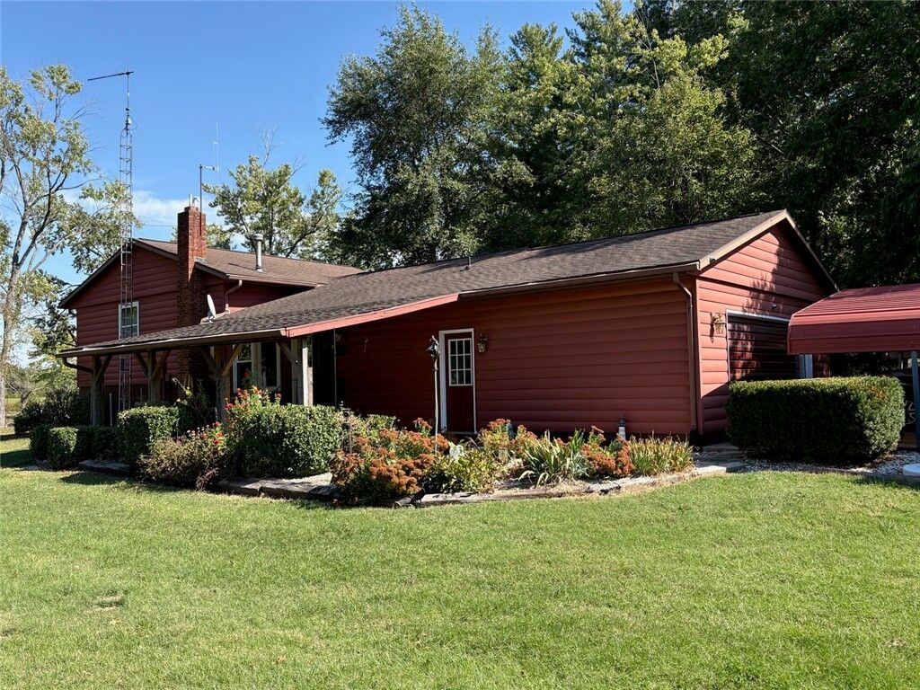 Property Photo: 811 N Ash Street IL 62458