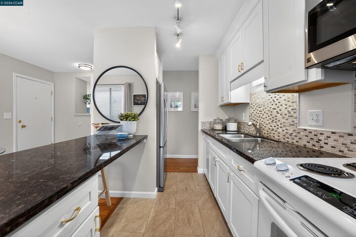 Property Photo:  1241 Homestead Ave 211  CA 94598 