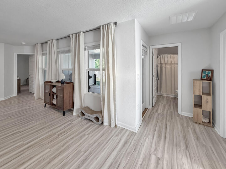 Property Photo: 824 Otto Loop FL 32539