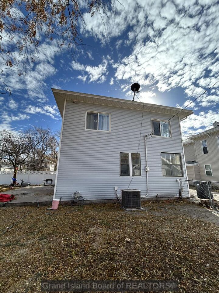 Property Photo:  110 E 9th  NE 68801 