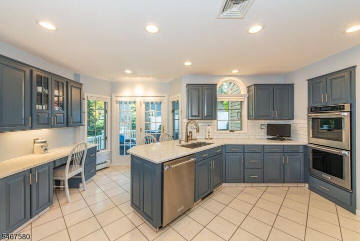 Property Photo:  5 Sunrise Lane  NJ 07876 