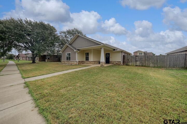 Property Photo:  13847 County Road 4200  TX 75771 