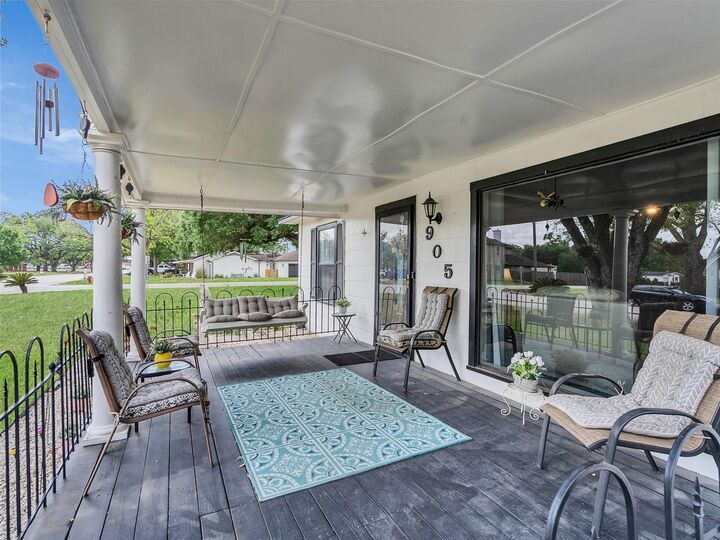 Property Photo:  905 Bartlett Road  TX 77493 