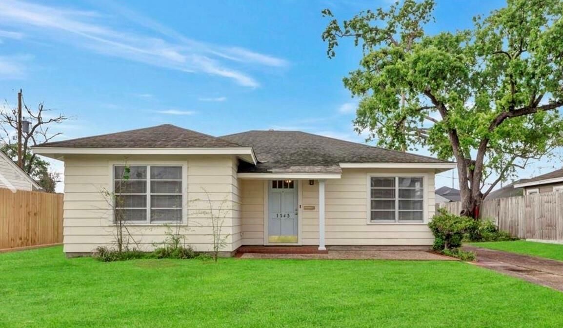 Property Photo:  1343 Gardenia Drive  TX 77018 
