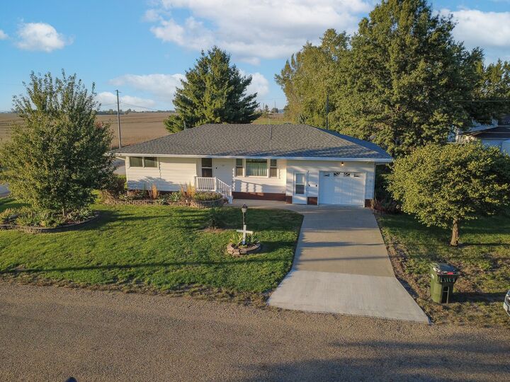 Property Photo: 615 W Adams Street IA 50170