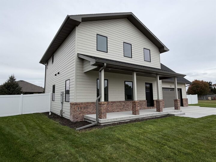 Property Photo:  810 Mockingbird Dr.  NE 69101 