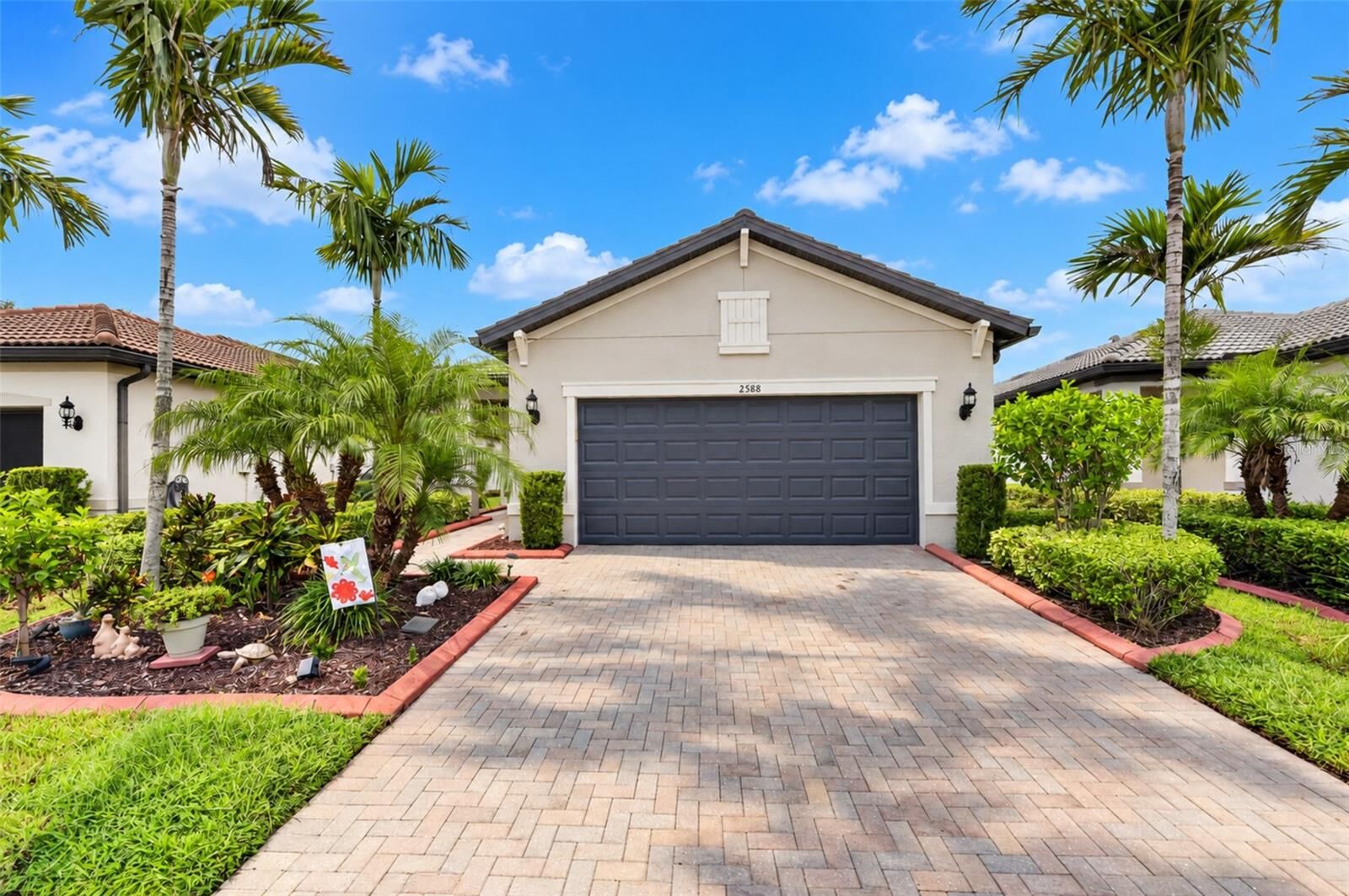 Property Photo:  2588 Daisy Drive  FL 34289 