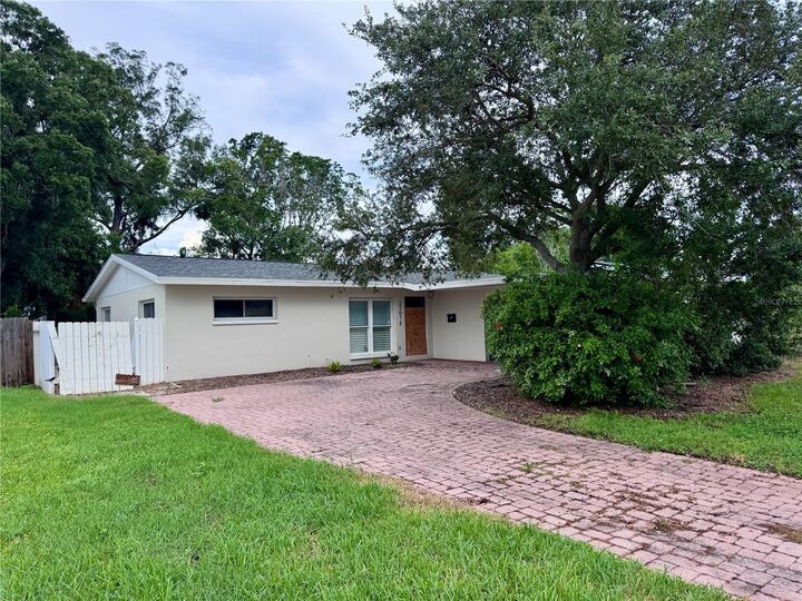Property Photo: 3701 Shore Acres Boulevard NE FL 33703