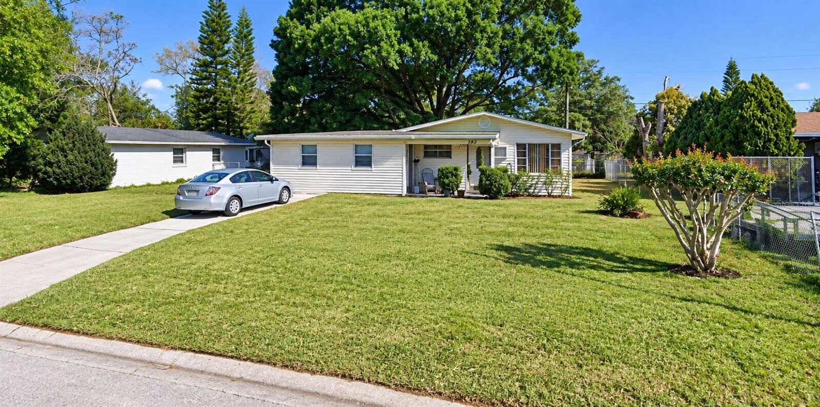 Property Photo: 782 Oaklando Drive FL 32714