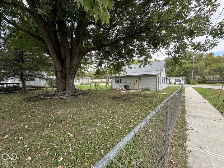 Property Photo:  208 N East  IN 46172 