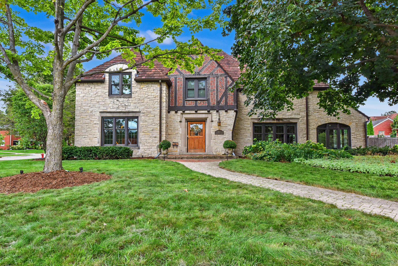 Property Photo: 660 Honey Creek Pkwy WI 53213
