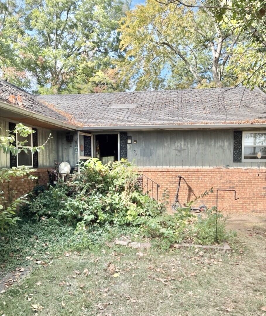Property Photo:  108 N 4th Street  IL 62959 